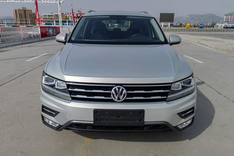 Used Volkswagen Tiguan L 2020 330TSI Automatic Two-Wheel Drive Smart Luxury Edition China VI Standard
