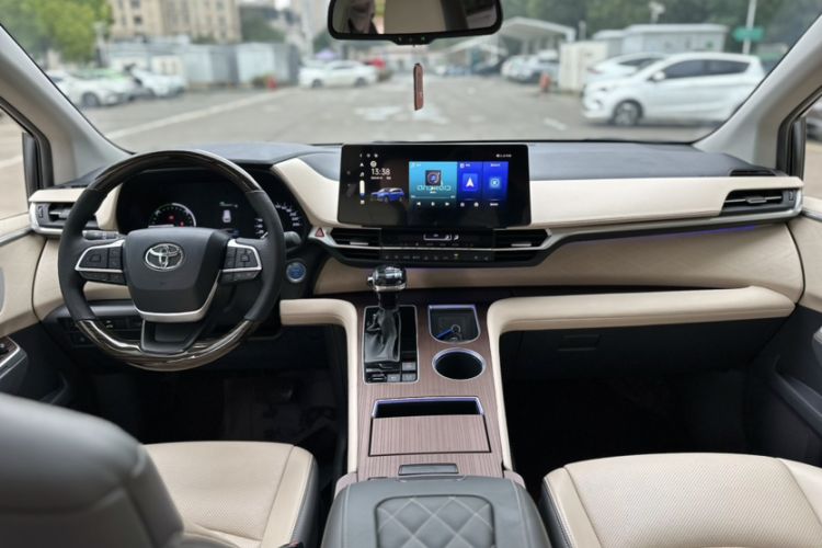 Used Toyota Sienna 2023 2.5L Hybrid Comfort Edition
