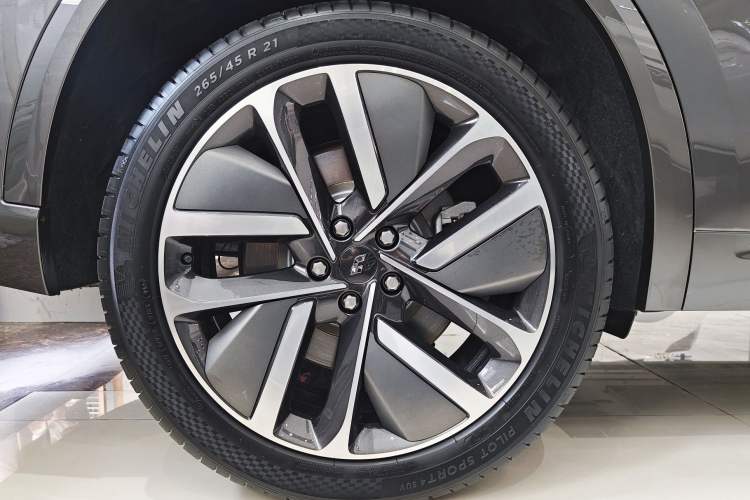 Used Li Auto L9 2023 Pro Model
