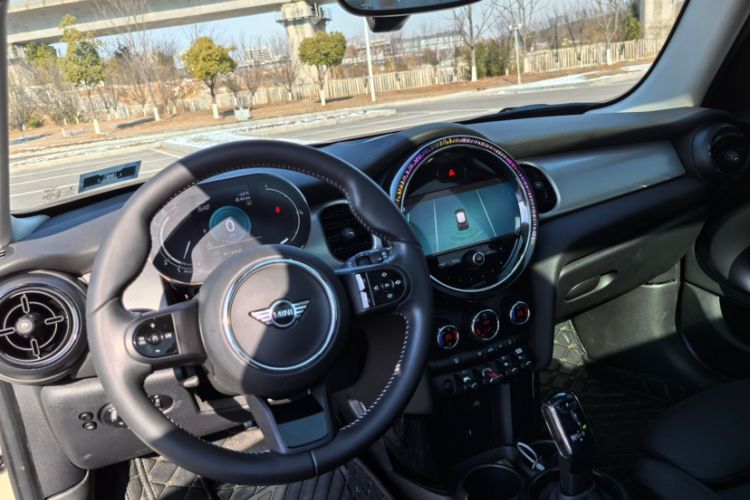 Used  MINI 2022 Updated 1.5T COOPER Artist Five-Door Edition
