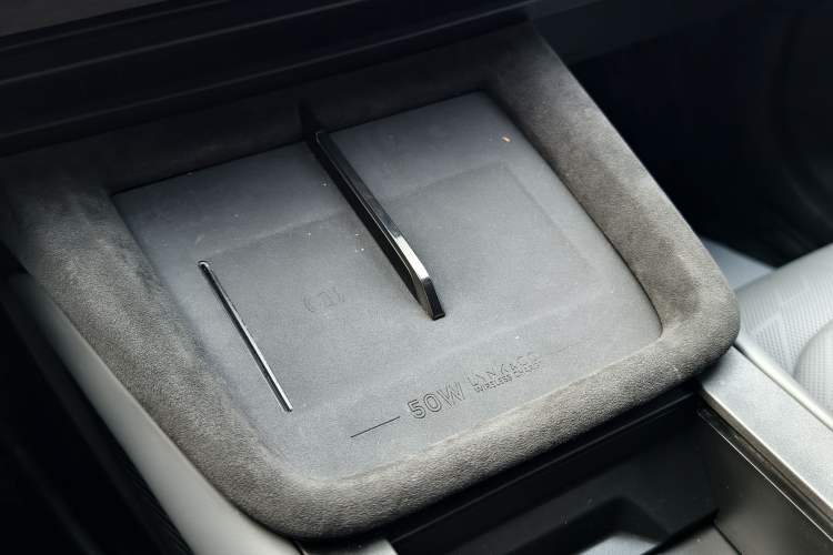 Used Lynk & Co 08 EM-P 2023 220km All-Wheel-Drive Performance Halo
