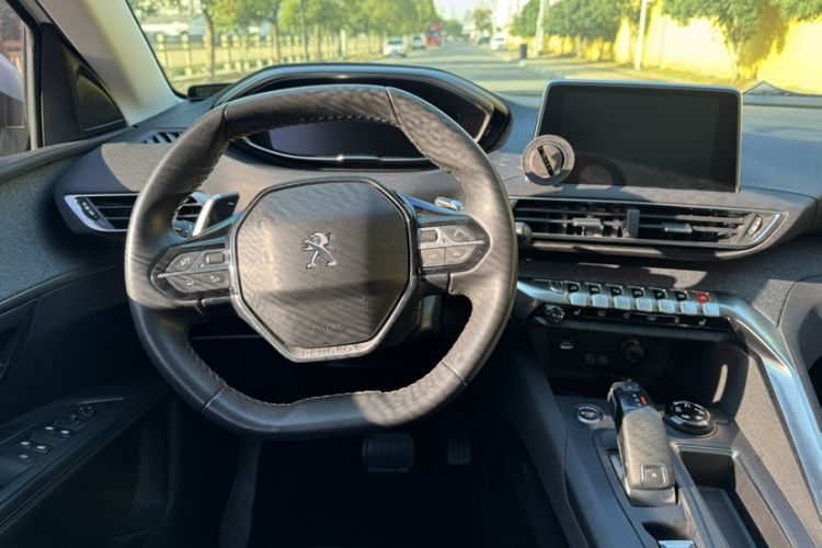 Used Peugeot 5008 2017 380THP 7-Seater Luxury Edition
