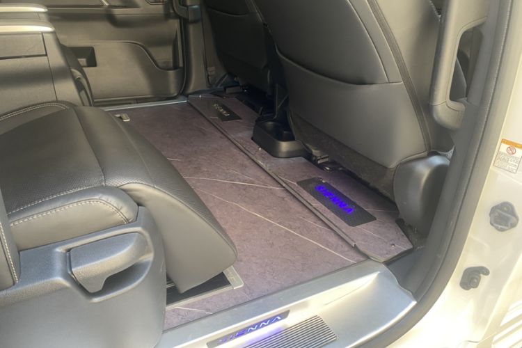 Used Toyota Sienna 2024 2.5L Hybrid Prestige Deluxe Edition
