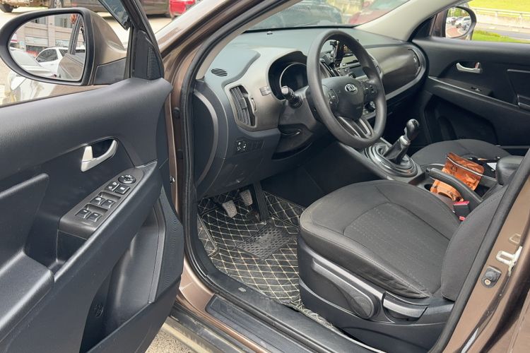 Used Kia Sportage R 2016 2.0L Manual Two-Wheel Drive GL Trim
