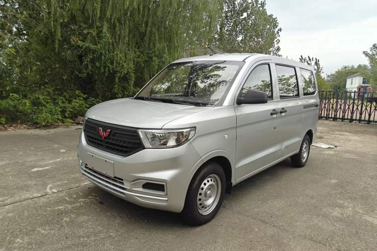 Used Wuling Hongguang V 2019 1.5L Jingqu Version China VI LAR
