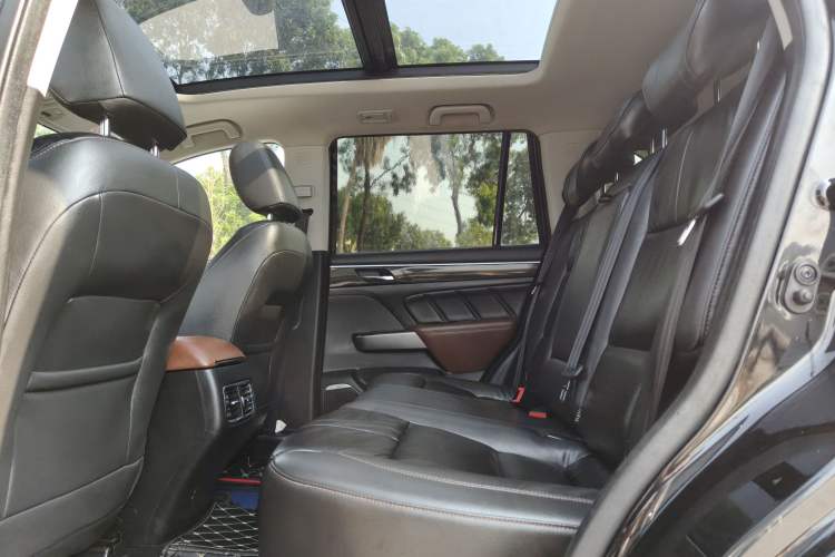 Used GAC Trumpchi GS7 2017 320T Two-Wheel-Drive Luxury Smart Connectivity Model
