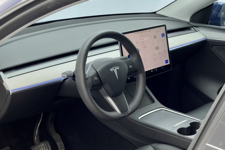 Used Tesla Model Y 2023 Rear-Wheel-Drive Version
