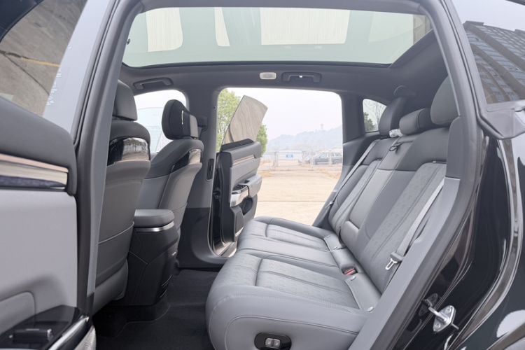 Used Zeekr 7X 2025 100 kWh Long-Range Rear-Wheel Drive with Intelligent Driving Features