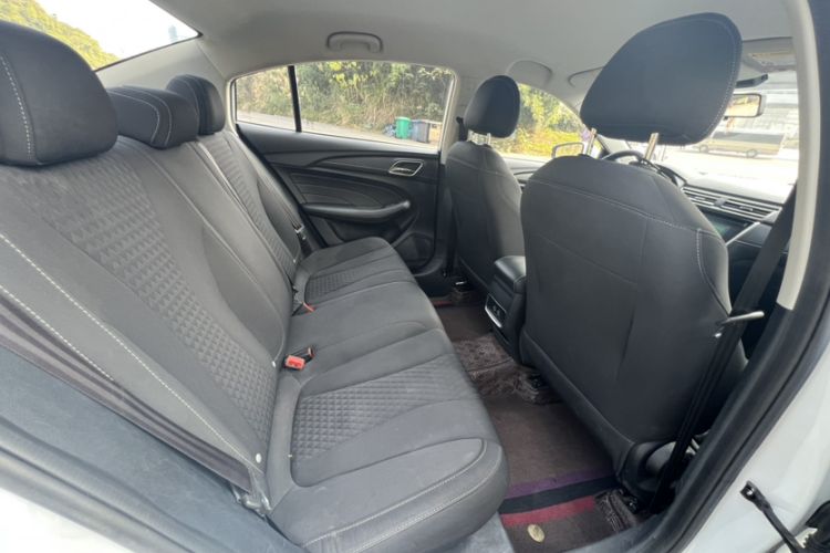 Used Roewe i5 2020 1.5L Manual 4G Connect Luxury Edition
