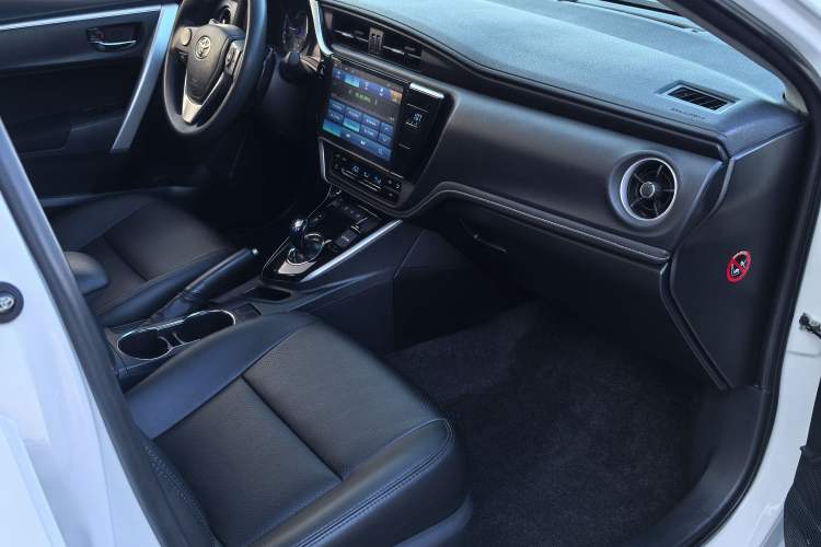 Used Toyota Corolla 2017 Revised Dual-Engine 1.8L E-CVT Leading Edition
