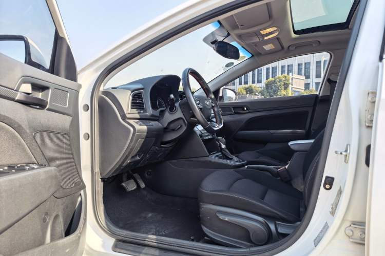 Used Hyundai Elantra 2016 1.4T Dual-Clutch Xuan Dong · Dynamic Version