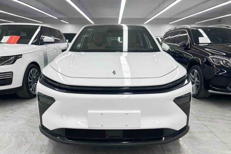 Used Livan Livan 7 2024 605 km Glory Edition
