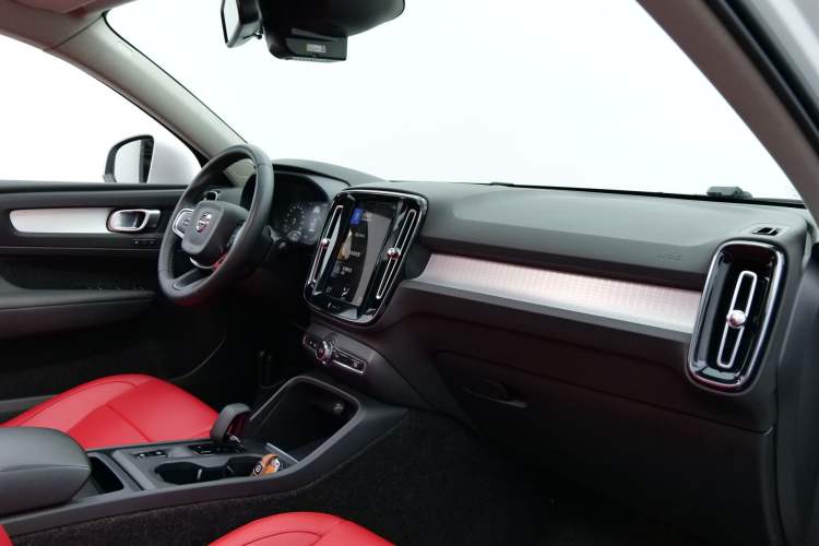 Used Volvo XC40 2022 T4 Four-Wheel Drive Smart & Stylish Edition
