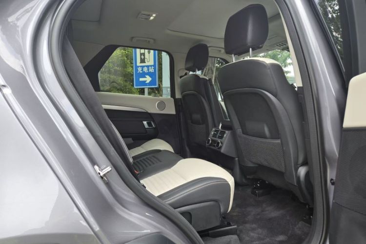 Used Land Rover Discovery 2023 Revised Version 360 PS R-Dynamic S
