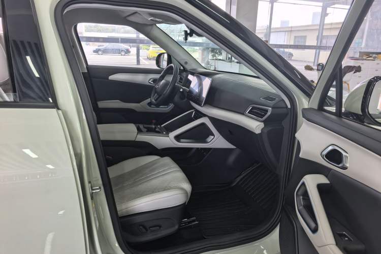 Used BYD Yuan UP 2025 Intelligent Driving Version 401 km Beyond-Range Edition
