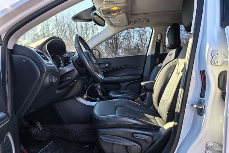 Used  Compass 2017 200T Automatic Family Edition
