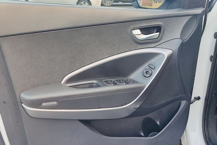 Used Hyundai Santa Fe 2013 2.4L Automatic Two-Wheel Drive Smart Version