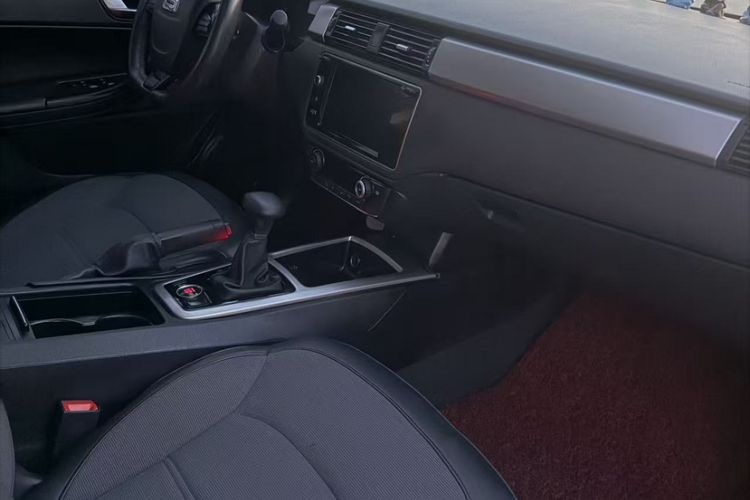 Used Qoros 3 2015 Urban SUV 1.6T Automatic ZhiKu Model
