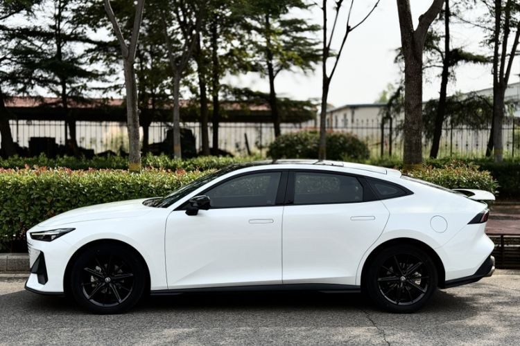 Used Changan UNI-V 2022 1.5T Prestige Version
