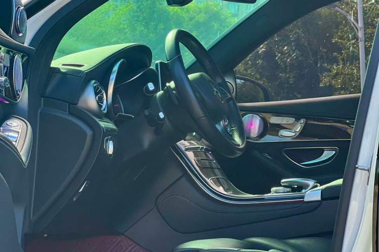 Used Mercedes-Benz GLC 2019 Facelift GLC 260 L 4MATIC Luxury Model
