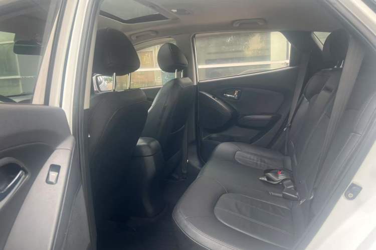 Used Hyundai ix35 2013 2.0L Automatic Two-Wheel Drive Smart GLS China IV Standard
