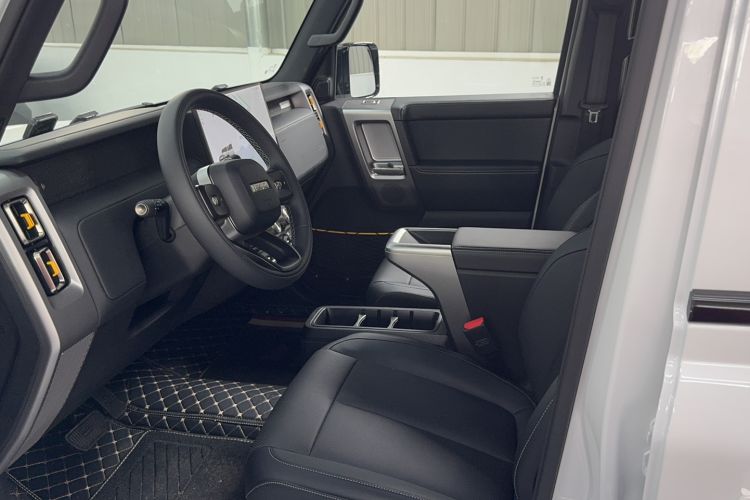 Used  V23 2025 401 Two-Wheel Drive Advanced Edition
