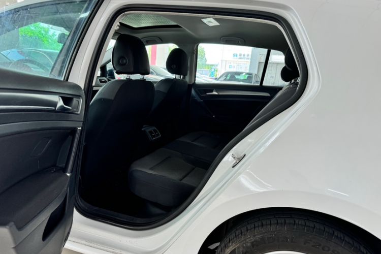 Used Volkswagen Golf 2016 230TSI Automatic Comfort Version
