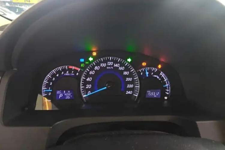 Used Toyota Camry 2016 2.0E 10th Anniversary Elite Edition
