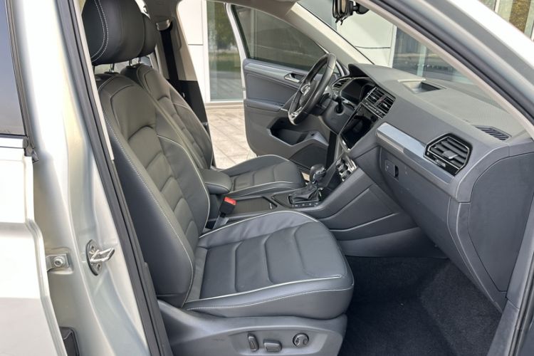 Used Volkswagen Tiguan L 2020 330TSI Automatic Two-Wheel Drive R-Line Flagship Version China VI Standard
