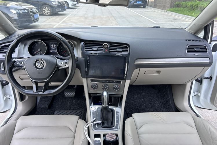 Used Volkswagen Golf 2015 1.4TSI Automatic Luxury Model
