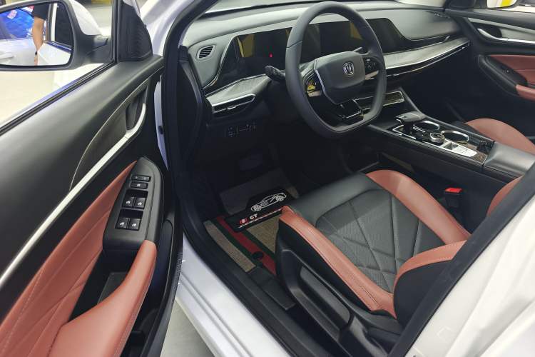 Used Changan Eado 2022 PLUS Blue Whale NE 1.4T GDI DCT Prestige Edition
