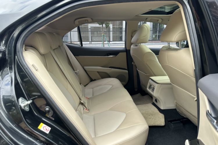 Used Toyota Camry 2018 2.0G Luxury Edition
