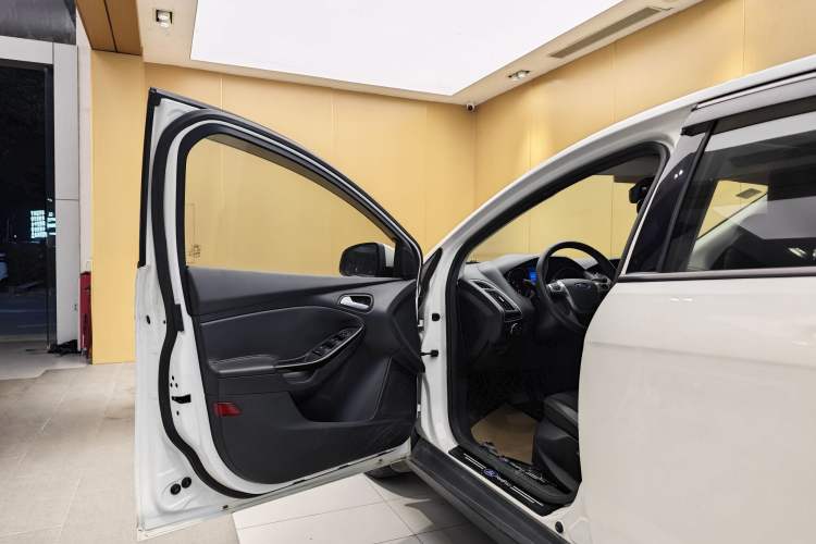 Used Ford Focus 2015 Hatchback 1.6L Automatic Fashion Edition