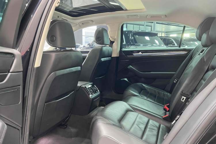 Used Volkswagen Phideon 2018 Revised Version 380TSI Two-Wheel Drive Business Edition
