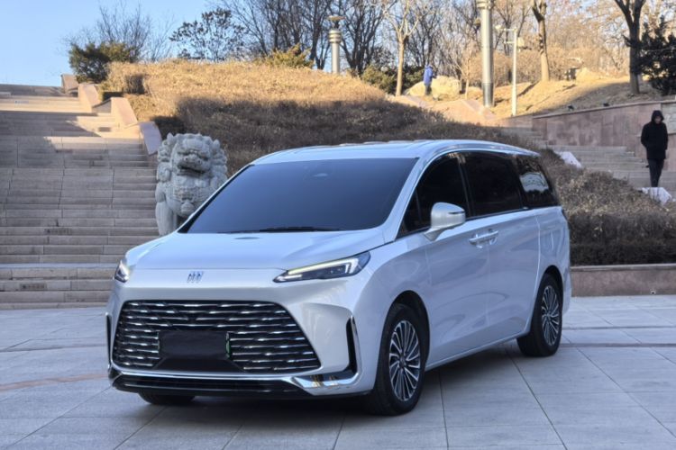 Used Buick GL8 New Energy 2025 Lu Shang Luxury Edition 7-Seater
