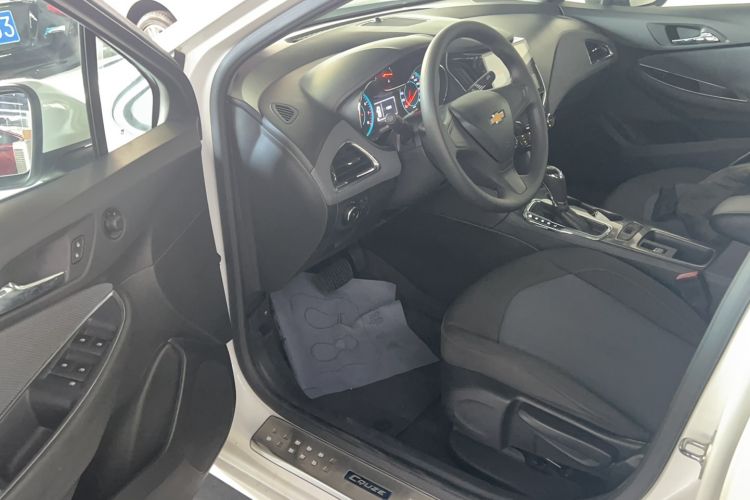 Used Chevrolet Cruze 2017 1.5L Automatic Pioneer Sunroof Edition
