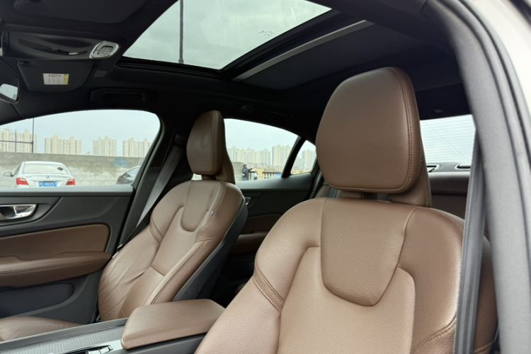 Used Volvo S60 2020 T4 Zhiyi Luxury Edition
