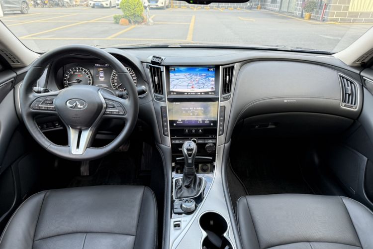 Used Infiniti Q50L 2018 2.0T Enjoyment Version China VI Standard