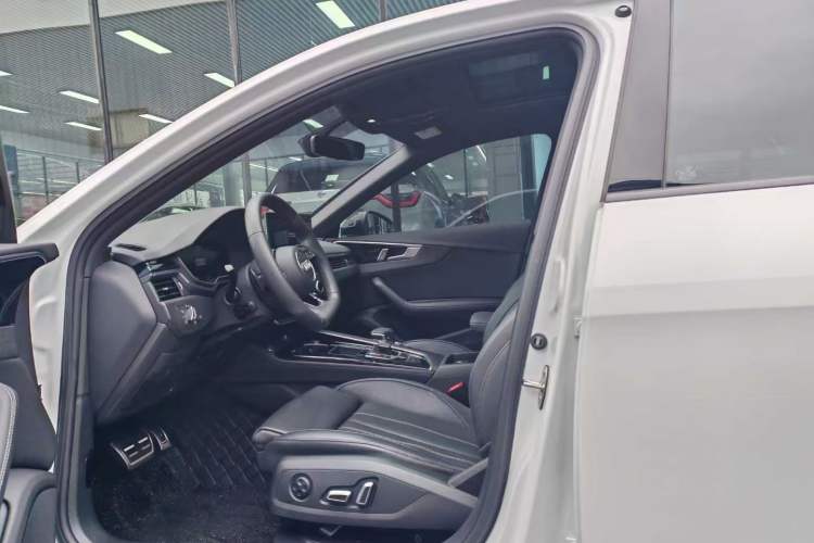 Used Audi A4L 2024 40 TFSI Luxury Dynamic Edition