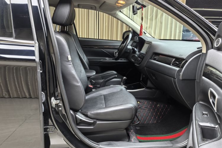 Used Mitsubishi Outlander 2017 2.0L Two-Wheel Drive Glory Edition 5 Seats
