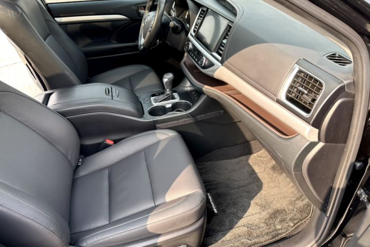 Used Toyota Highlander 2018 2.0T Four-Wheel Drive Prestige Version 7 Seats China VI Standard