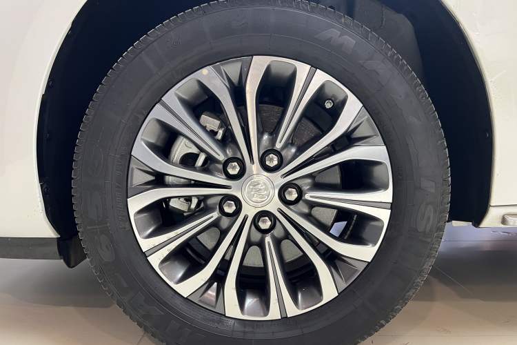 Used Buick GL8 2023 Land Executive Class Comfort Model
