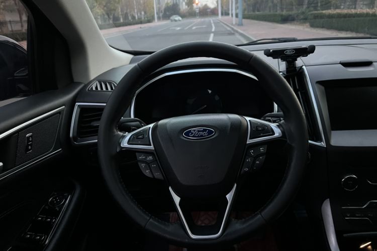 Used Ford Edge 2016 EcoBoost 245 Two-Wheel-Drive Titanium 7-Seater
