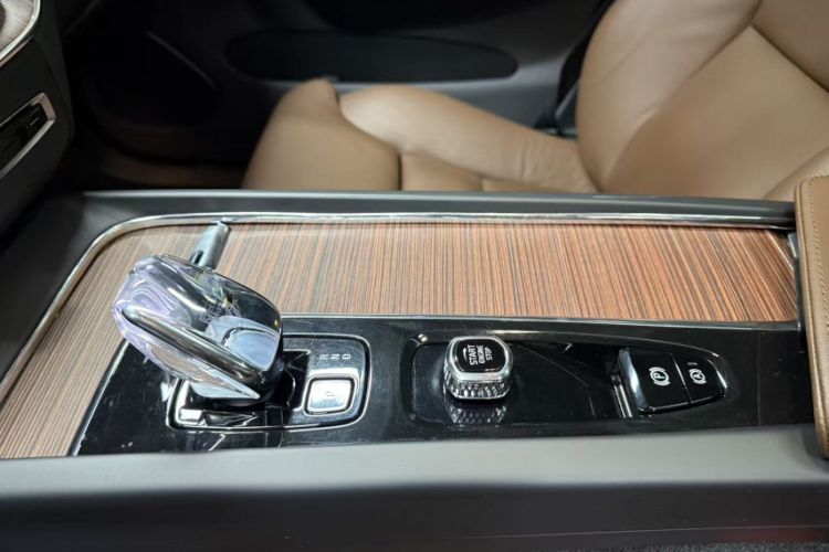 Used Volvo XC60 2023 B5 4x4 Smart Luxury Edition