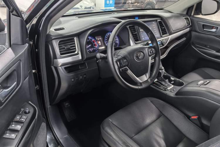Used Toyota Highlander 2018 2.0T Four-Wheel Drive Prestige Version 7 Seats China V Emission Standard

