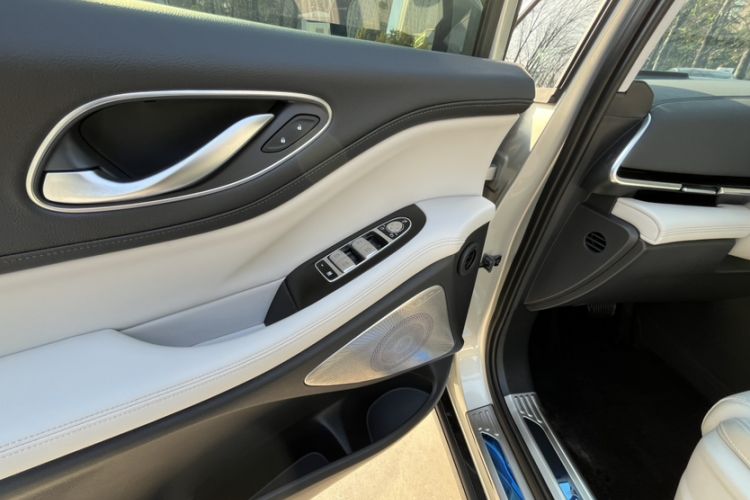 Used VOYAH Dream 2025 PHEV Four-Wheel-Drive Flagship Version – Qiankun Edition