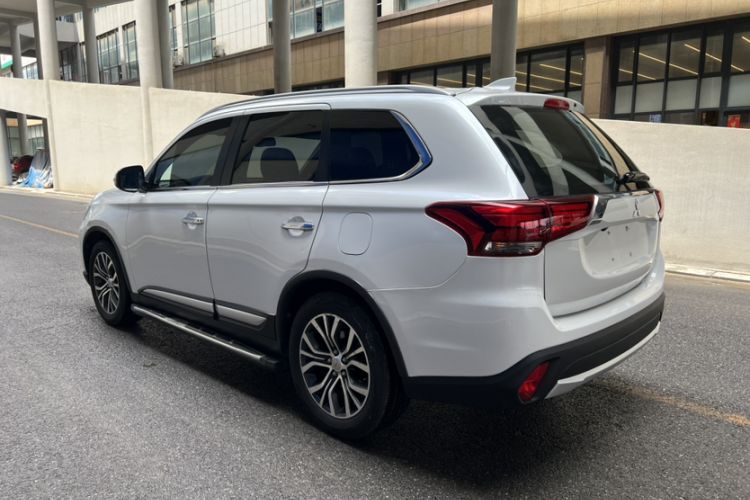 Used Mitsubishi Outlander 2018 2.0L Two-Wheel Drive Glory Edition 5 Seats
