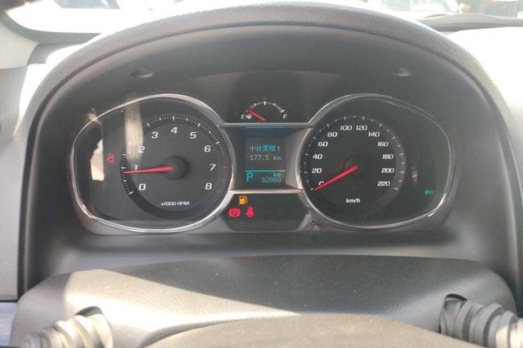 Used Chevrolet Captiva 2015 2.4L 4x4 Flagship Edition 7-Seater
