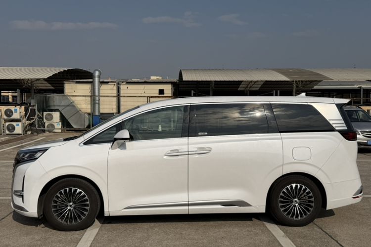 Used Denza D9 2022 DM-i 970 Four-Wheel Drive Prestige Model
