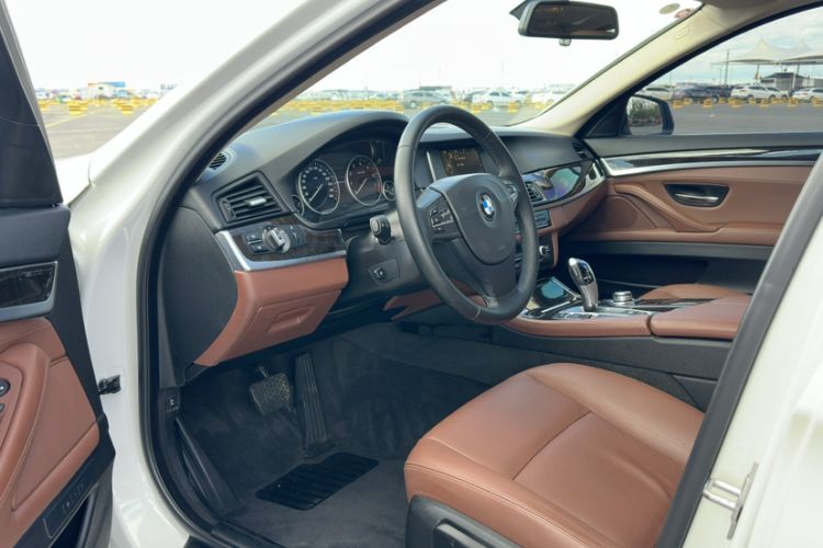 Used BMW 5 Series 2014 525Li Leading Model

